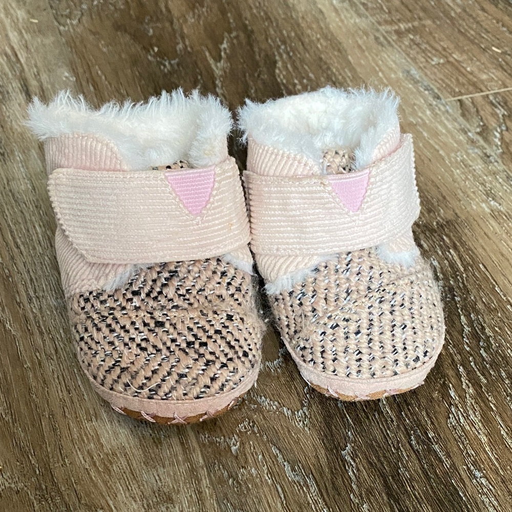 Cozy Pink Baby Booties with Fur Lining